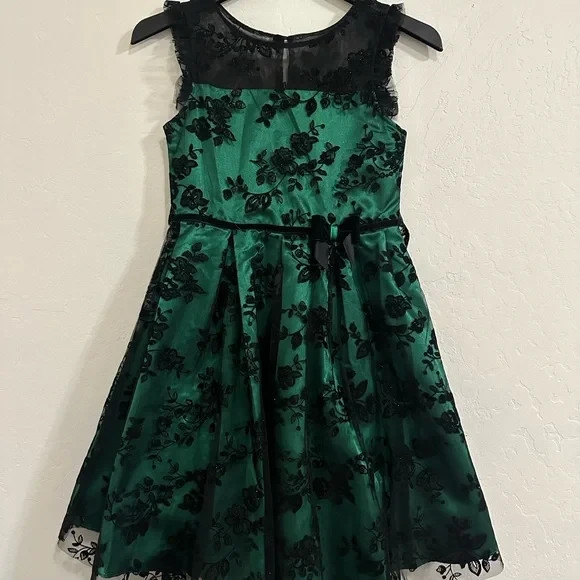 Jona Michelle Girl's Emerald Green Formal Dress Size 8