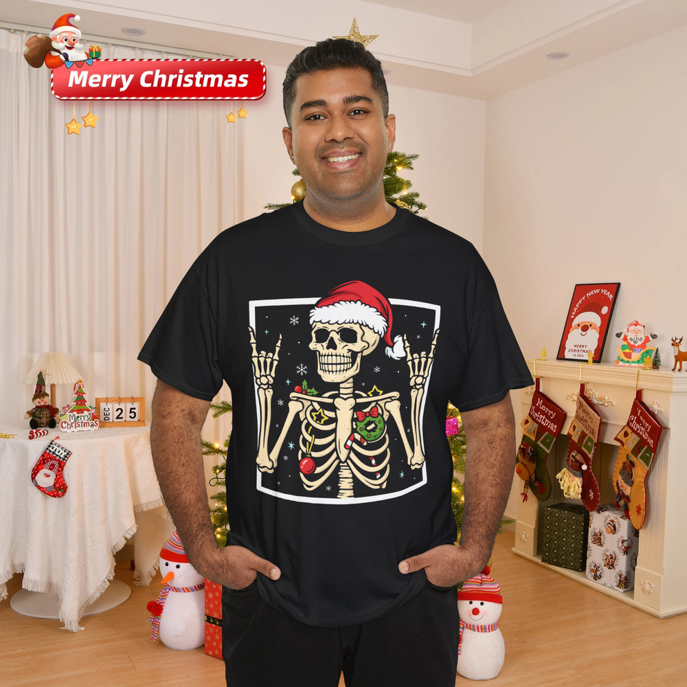 Rocker Skeleton Santa Hat Cool Christmas Punk Rock Men Boys T-Shirt