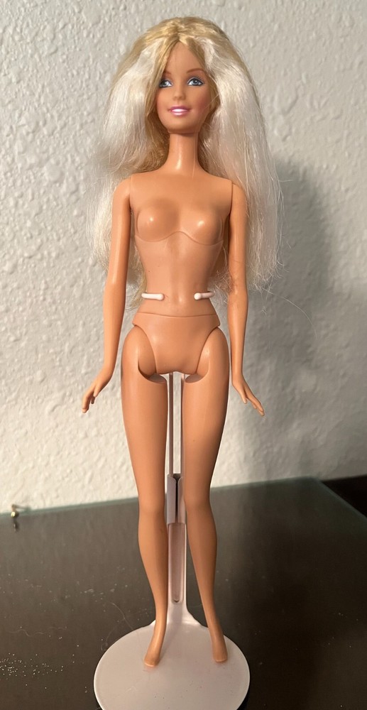 2000s Mattel Barbie Fashionista - Blonde, bendable Knees