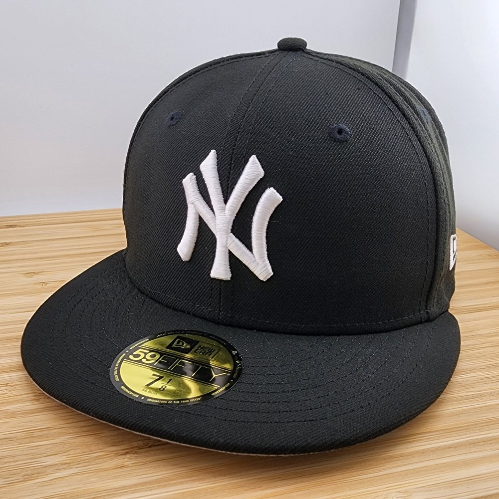 New York Yankees Fitted Hat, Black Cap w/White Logo, New Era 5950, 7 1/8