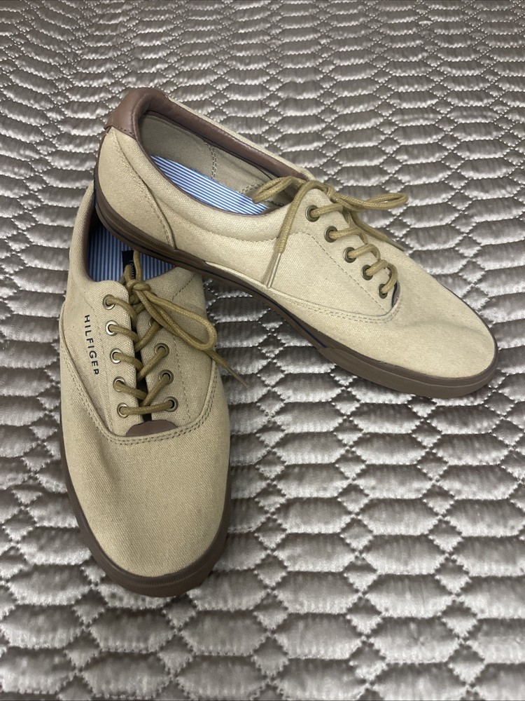 Tommy Hilfiger Men's 8.5 canvas sneakers with brown leather accents.  Never worn