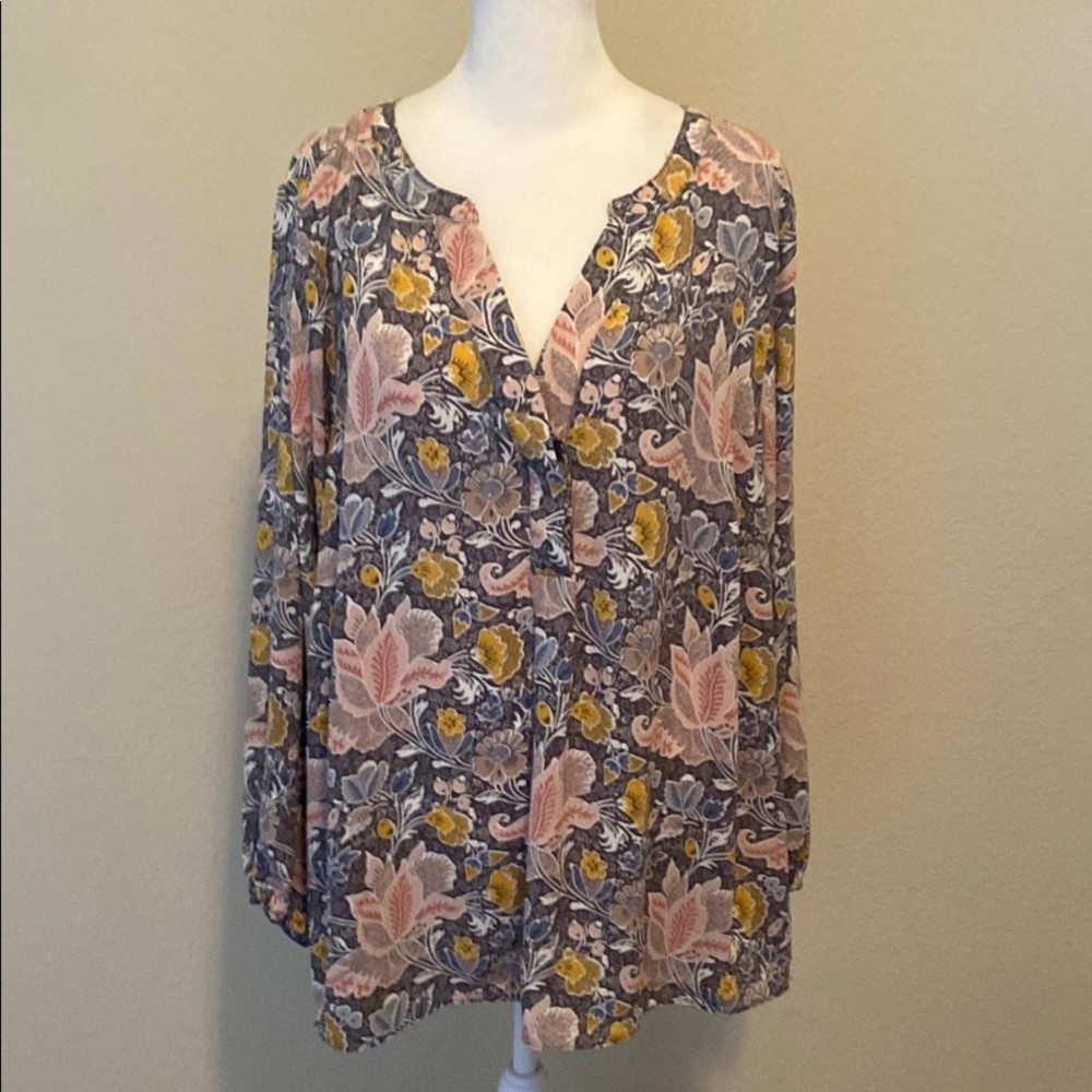 Tahari Gray Pink Floral V-Neck Blouse with Bubble Sleeves in 2X