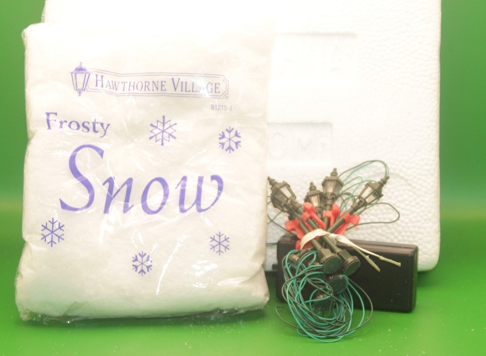 Hawthorne Village 6 Lighted Lampost + Bag Of Snow No Box (Read)
