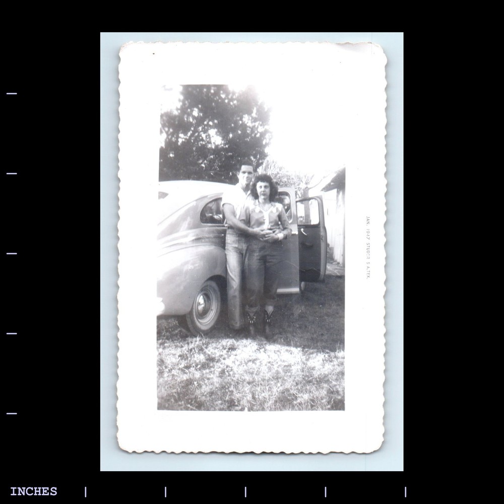 Old Vintage Photo AFFECTIONATE MAN WOMAN COUPLE CLASSIC CAR