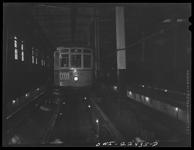Photo:Baltimore, Maryland 1930s-1940s streetcar in tunnel