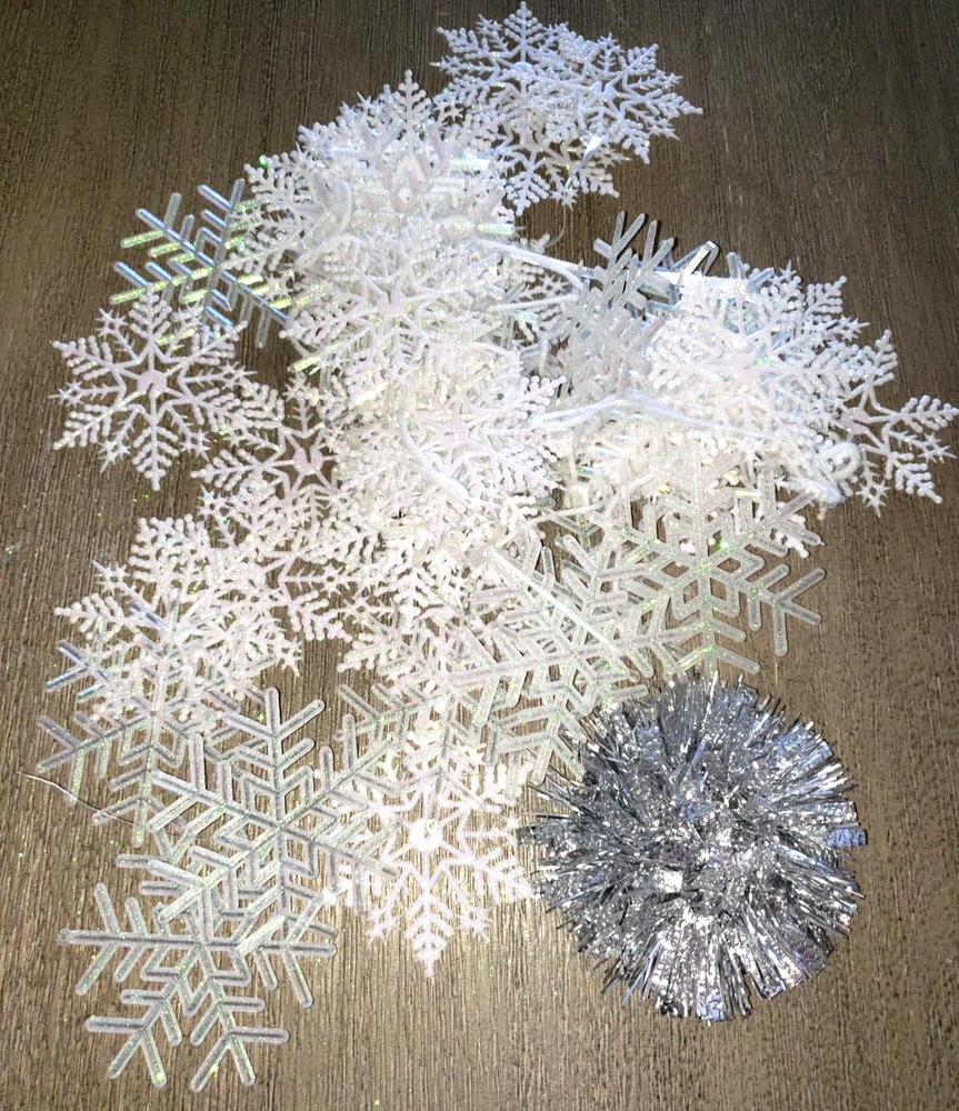 LARGE LOT SPARKLE GLITTER SNOWFLAKES TREE TRIM CEILING ETC CHRISTMAS NICE!