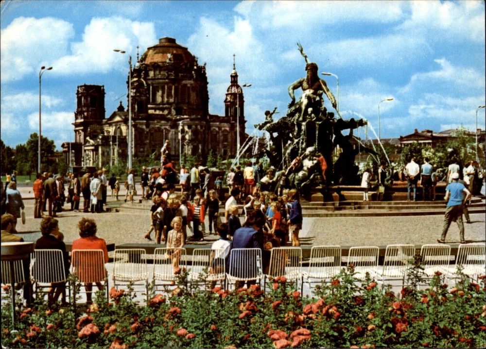 Neptune Fountain Berlin East Germany vintage postcard v556