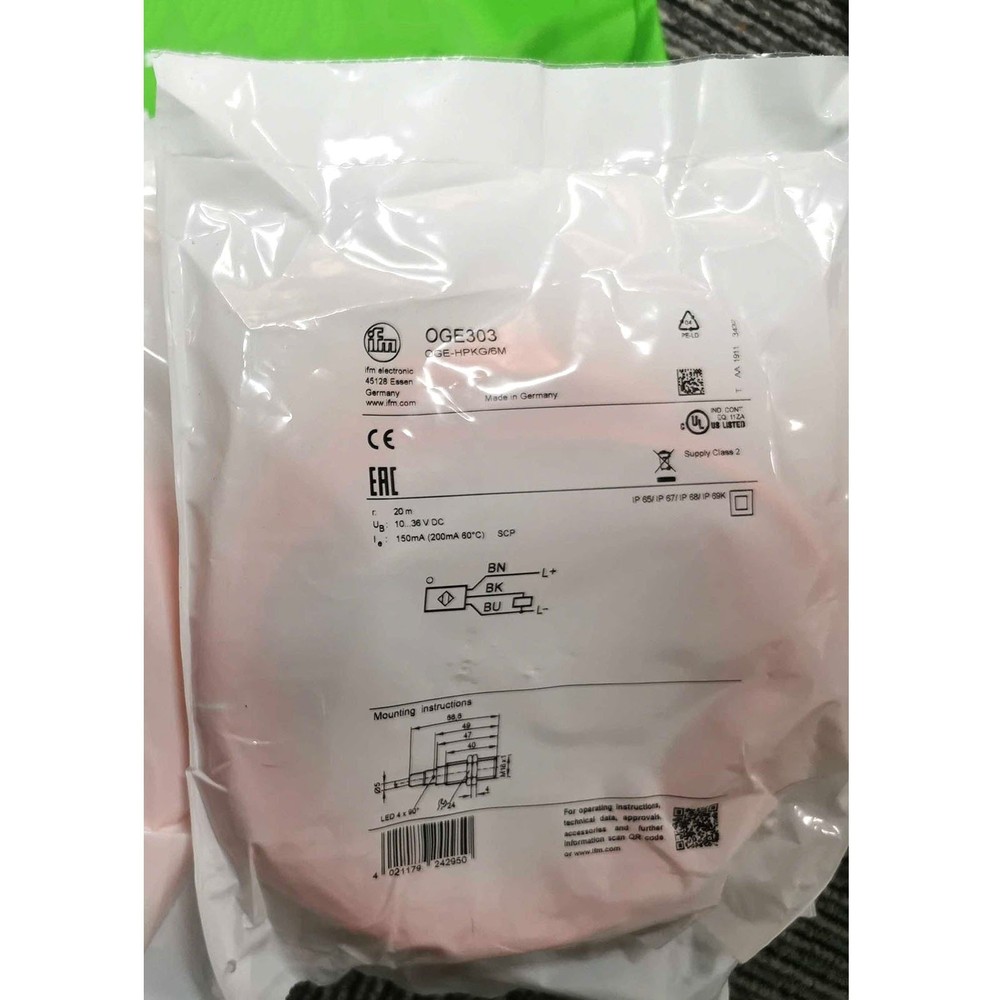 1PCS New IFM OGE303 Photoelectric Switch *le