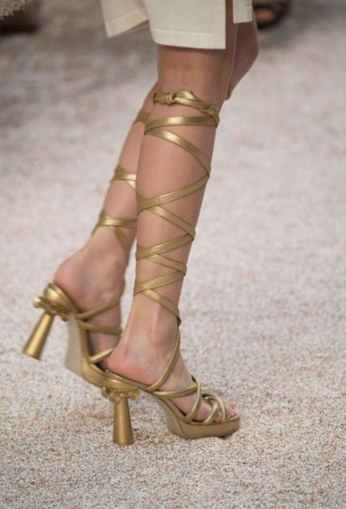 Chanel Cruise 2018 Parthenon Gold Heels Sandals Size 38 Grecian Runway