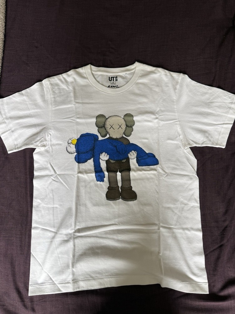 Uniqlo X KAWS Men’s Medium T-Shirt