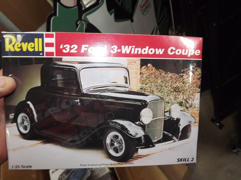 Revell 32 ford 3 window coupe Model KIT NIB
