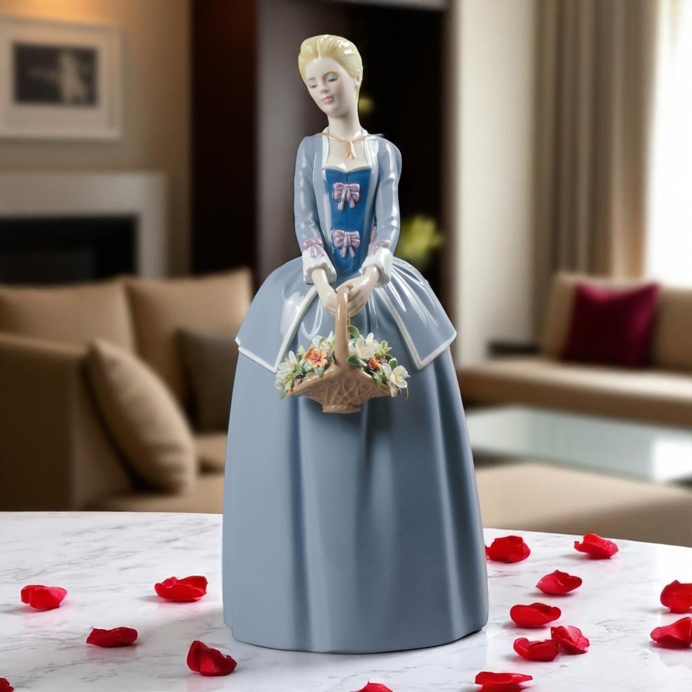 Lladró Garden Blossoms Woman Figurine 01009180