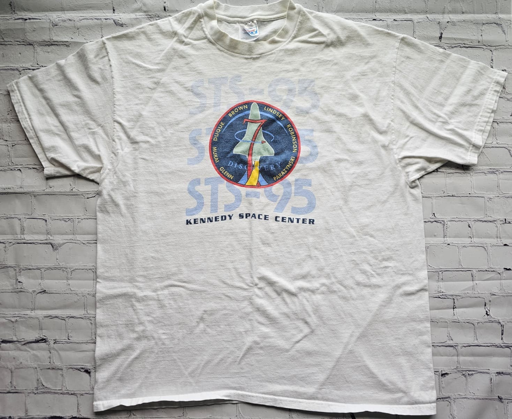 Vintage NASA STS-95 Shuttle Discovery T-Shirt Kennedy Space Center Hanes XXL