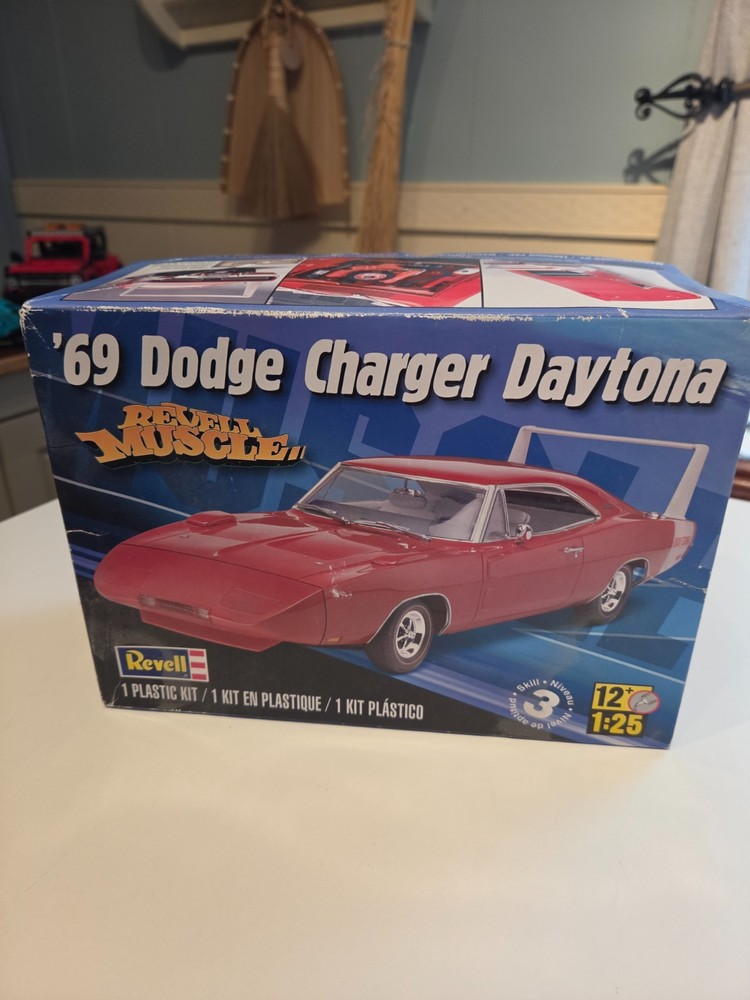 1/25 scale model car kit