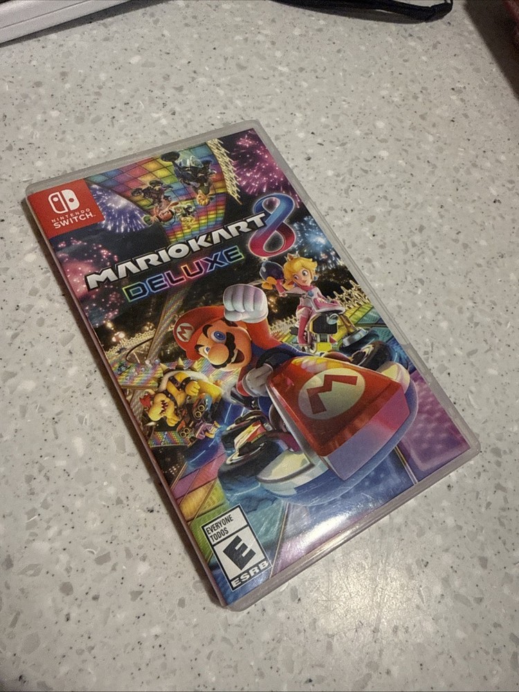 Mario Kart 8 -- Deluxe Edition (Nintendo Switch, 2017) [Physical]