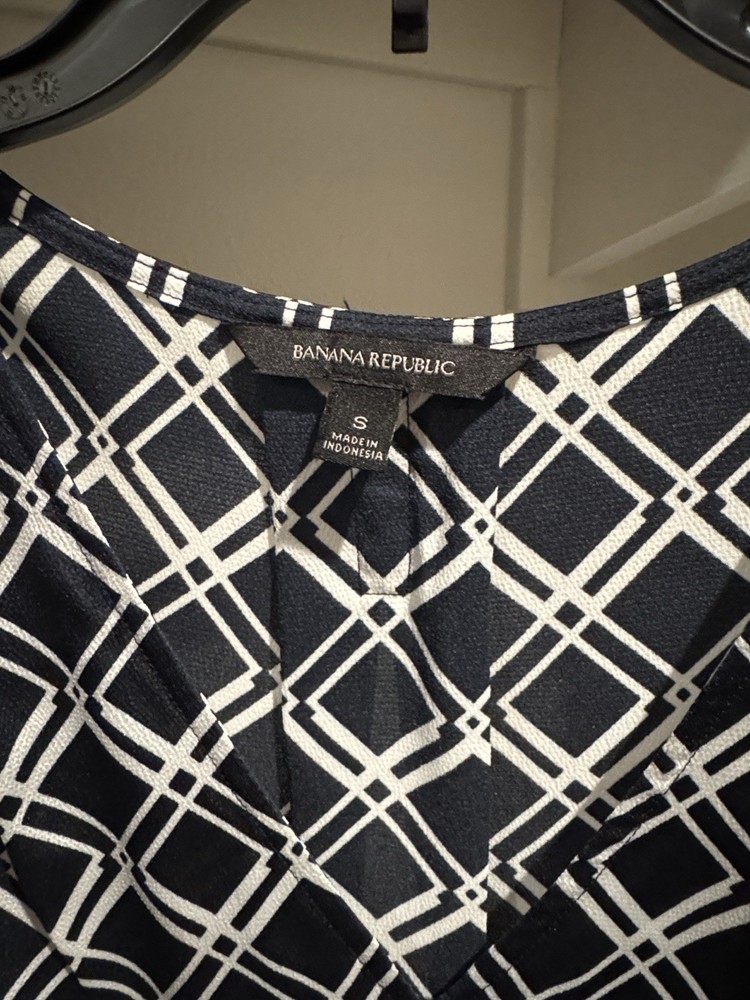 Banana Republic Black White Geometric V-Neck Sleeveless Blouse Women's Size S