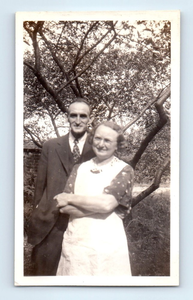 Old Vintage Photo OLDER MAN WOMAN COUPLE 1937 ANTIQUE SNAPSHOT
