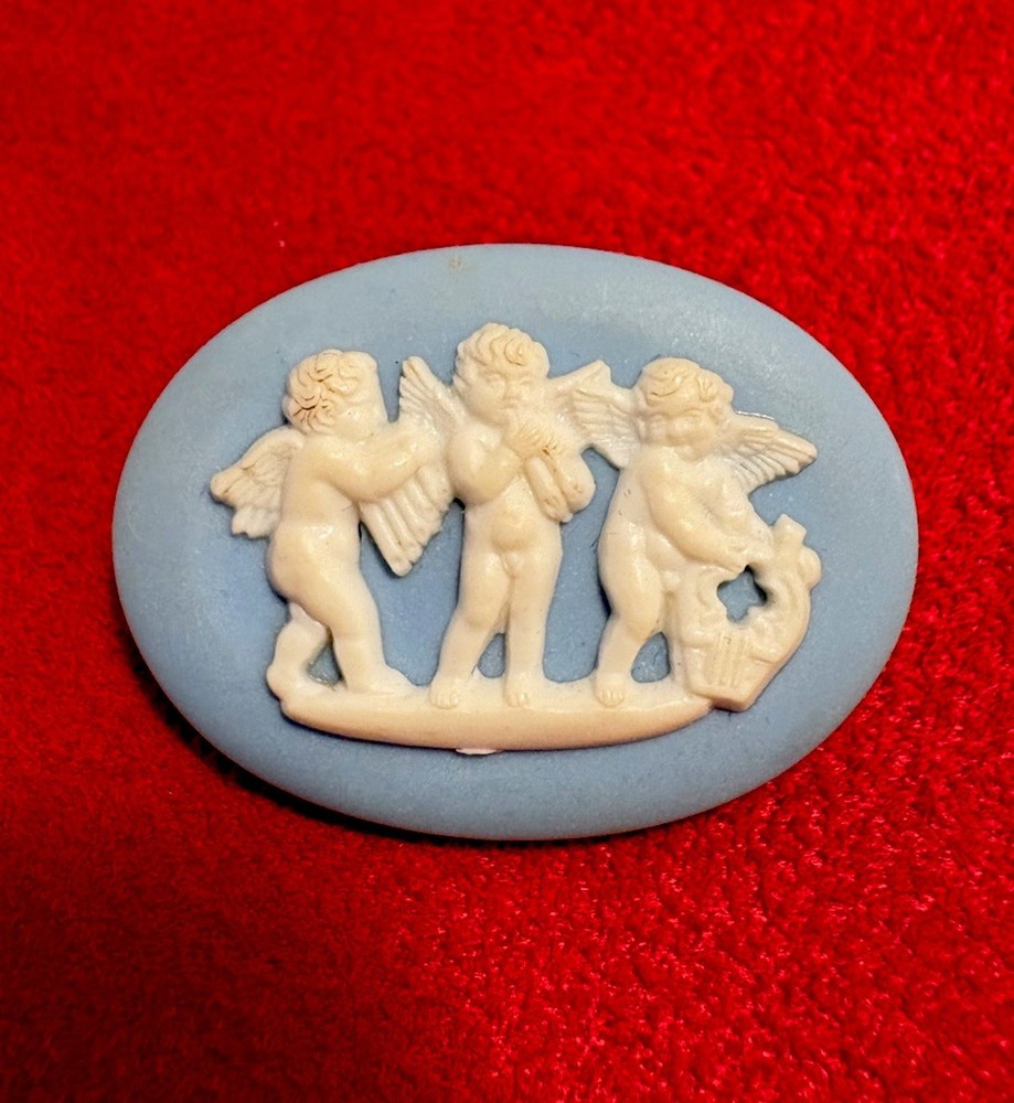 Wedgwood Jasperware Vintage Cameo Featuring A Relief of Three Cherubs 3.5
