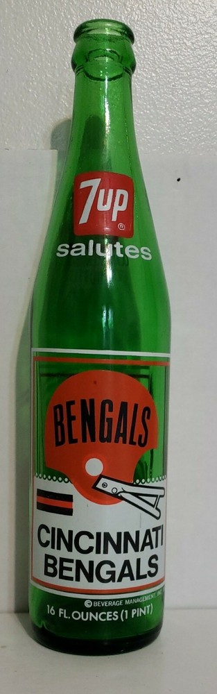 Vintage Seven-Up 7up  Salutes Cincinnati Bengals 16oz Green Glass Bottle 1974