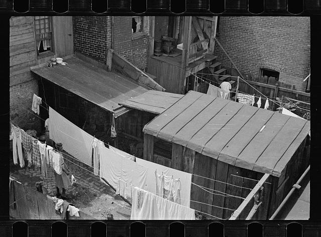 Photo:Washington DC Slum Area 1935 Laundry Yard Capitol Dome View