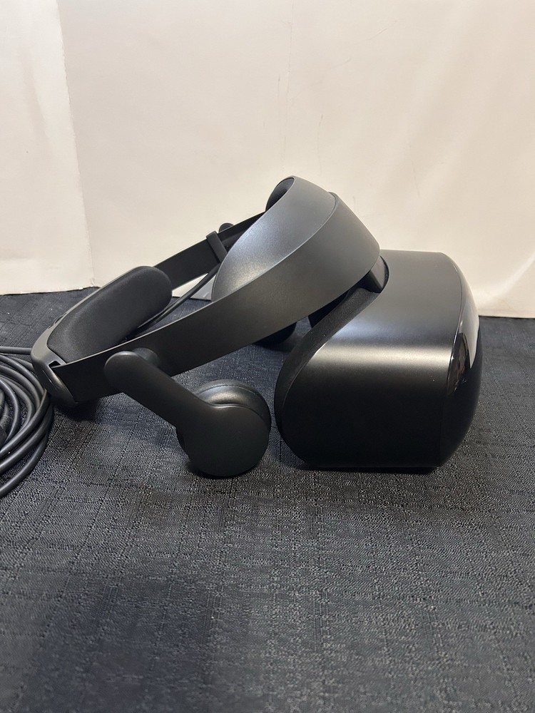 Samsung HMD Odyssey Plus Windows Mixed Reality VR Headset XE800ZBA Headset Only
