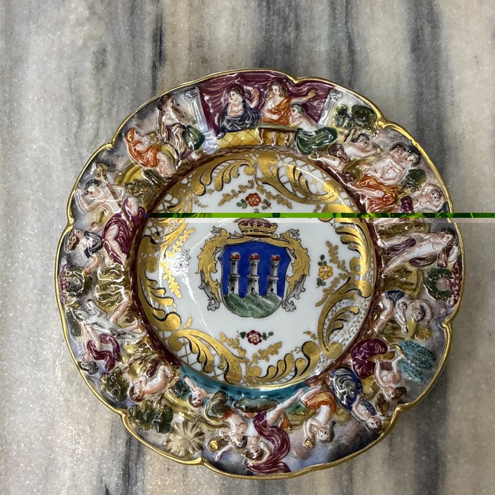 Capodimonte Italian Porcelain Decorative Dessert Plate w/Crest & Relief Design