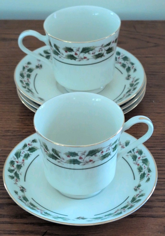 ROYAL Limited Holly Holiday Christmas (2) Pedestal Coffee Cups (4) Saucers JAPAN
