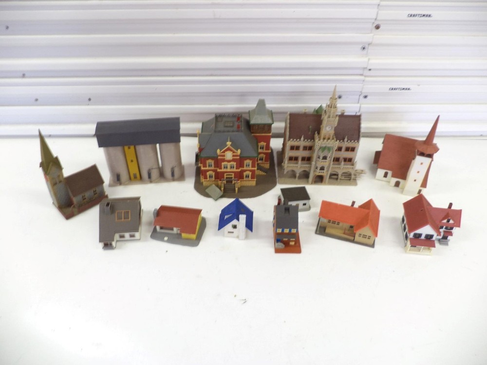 Pola/others N-Scale Buildings, built (lot pb22)
