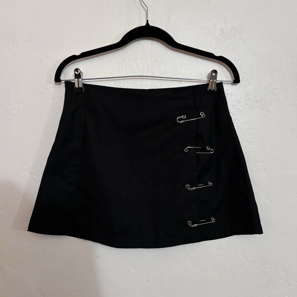 UNIF dupe Mini Skirt Black Safety Pin Accents Solid Short Women’s Size S