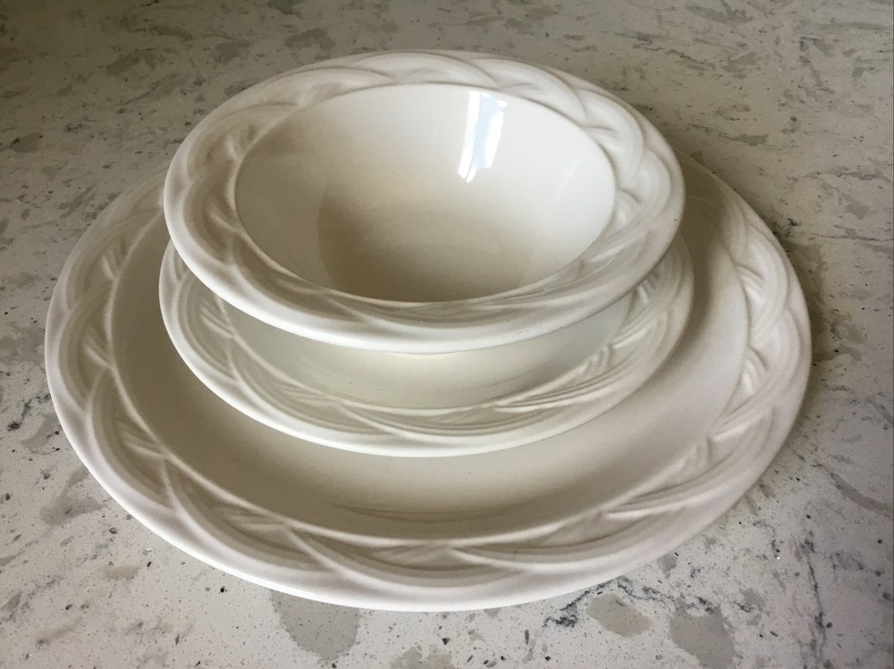 Pfaltzgraff Acadia White Basket Weave 3-Piece Dinner Set with Salad Bowl  -image