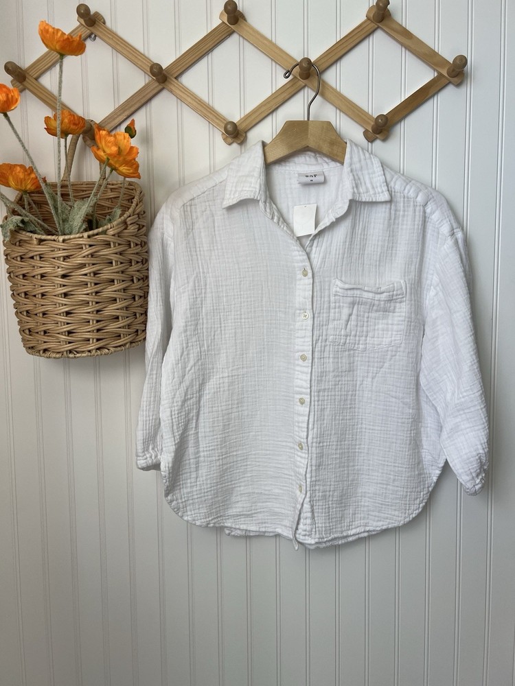 Gap Women's XS White Gauzey Cotton Collared 3/4 Sleeve Button-Up Shirt