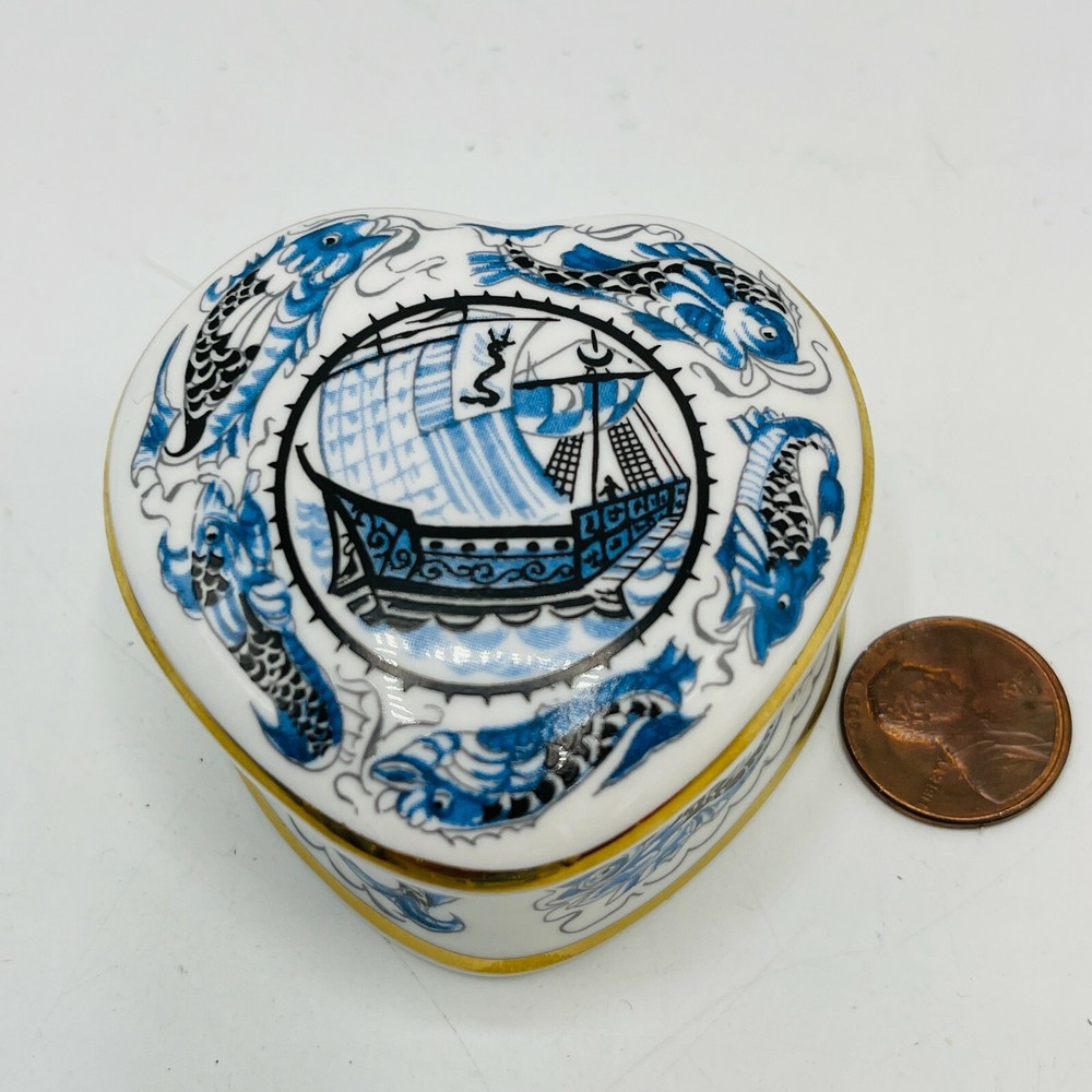 William De Morgan Fine Bone China Ships & Galleons Heart Trinket Box England