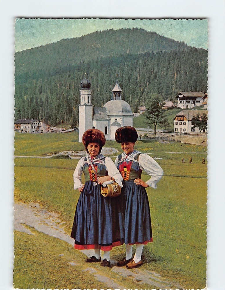 Postcard Girls in Traditional Wear Seefeld in Tirol Austria