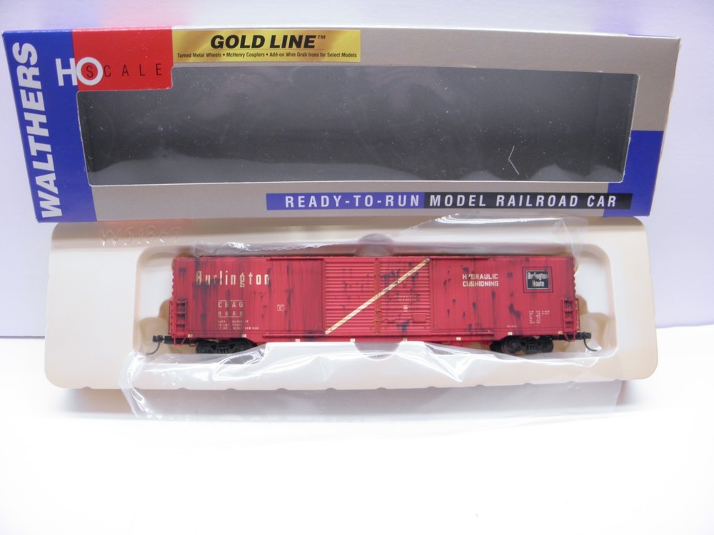 Walthers Pullman Standard 60' Auto Boxcar- Burlinton #9860 Ho Scale -Weathered