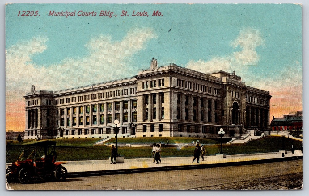 St Louis Missouri~Municipal Courts Bldg Street View~PM 1913~Vintage Postcard