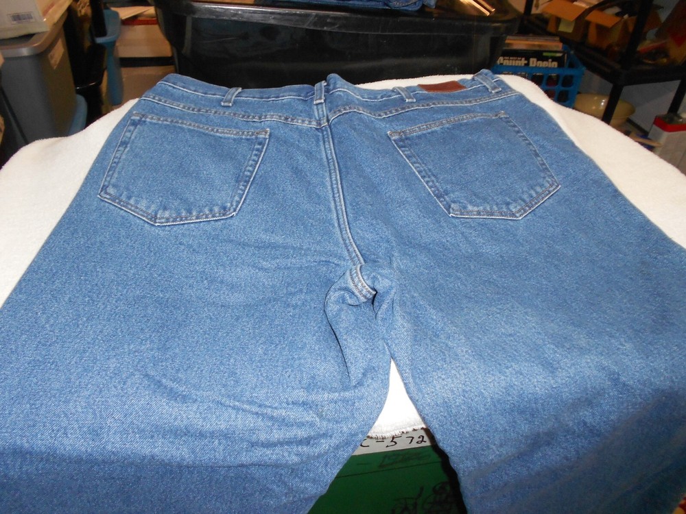 Mens L.L. BEAN RELAXED FIT FLEECE LINED BLUE denim jeans 41 x 30 (Actual)