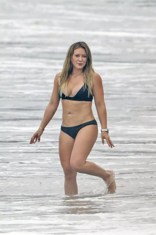 Hilary Duff Black Bikini At The Beach 4x6 Picture Celebrity Print