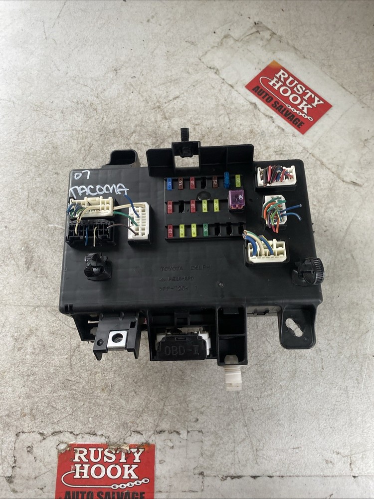 2007 Toyota Tacoma Interior BCM Fuse Relay Junction Box