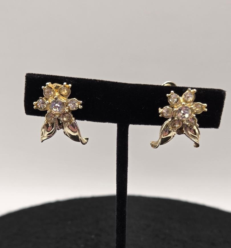 Vintage Rhinestone Flower Screw Back Earrings Gold Tone Floral Costume Jewelry