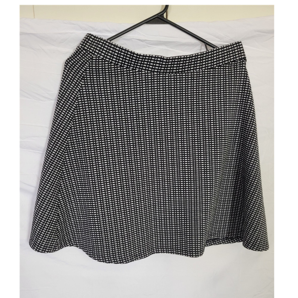 LOFT Women's Black White Geometric A-Line Knee Length Skirt Size M Regular
