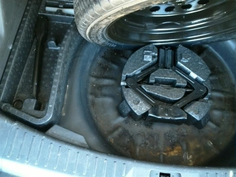 ESCAPE    2015 Jack 32442661 NO FOAM TRAY NO SPARE TIRE