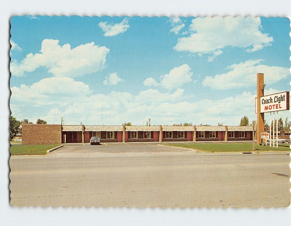 Postcard Coach Light Motel Mitchell South Dakota USA