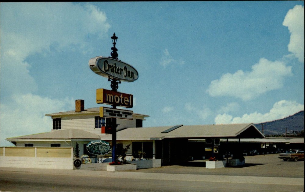 Medford Oregon Crater Inn Motel roadside sign 1960s car unused vintage postcard