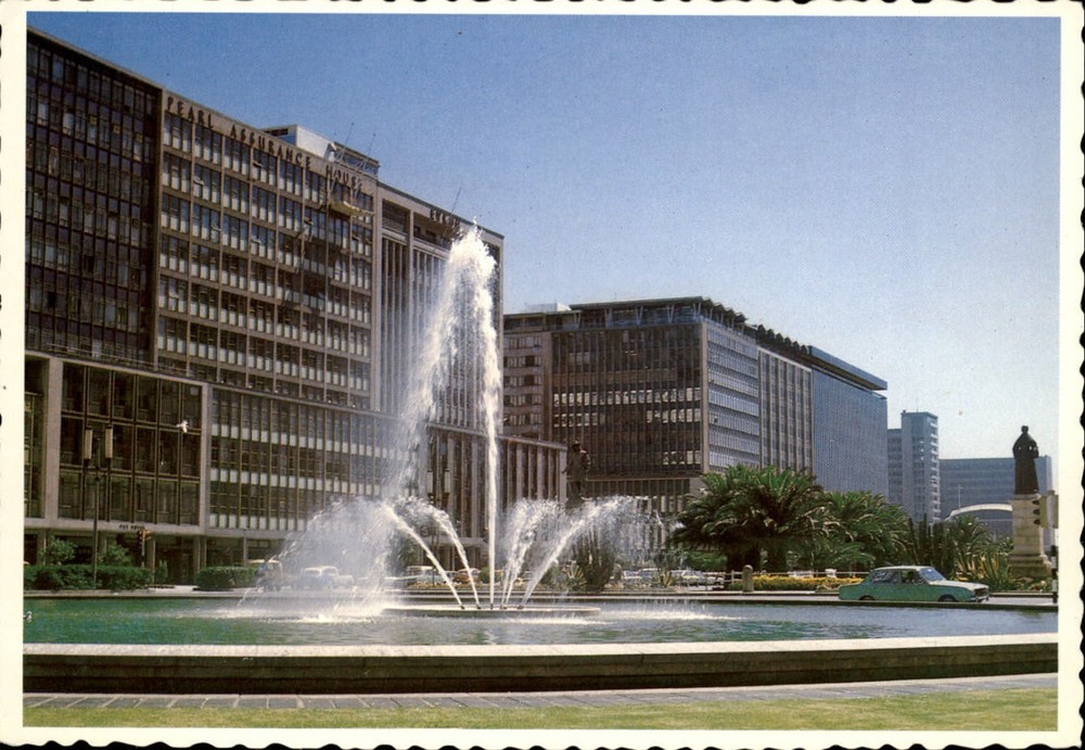South Africa Cape Town Heerengracht with Fountain ~ unused postcard sku117
