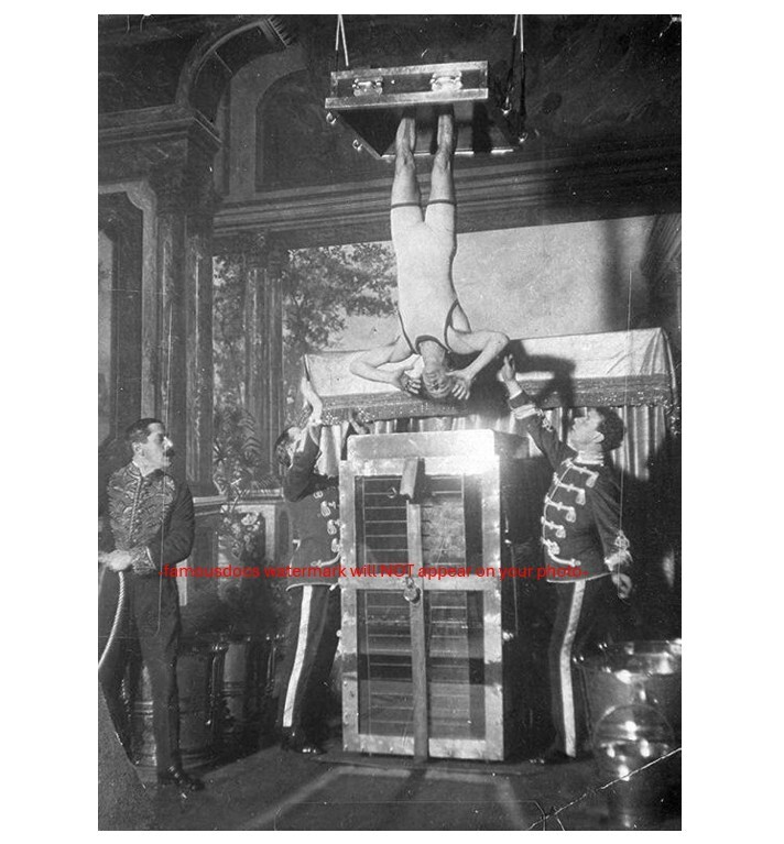 Harry Houdini PHOTO Magician Magic Trick Escape Artist 1913