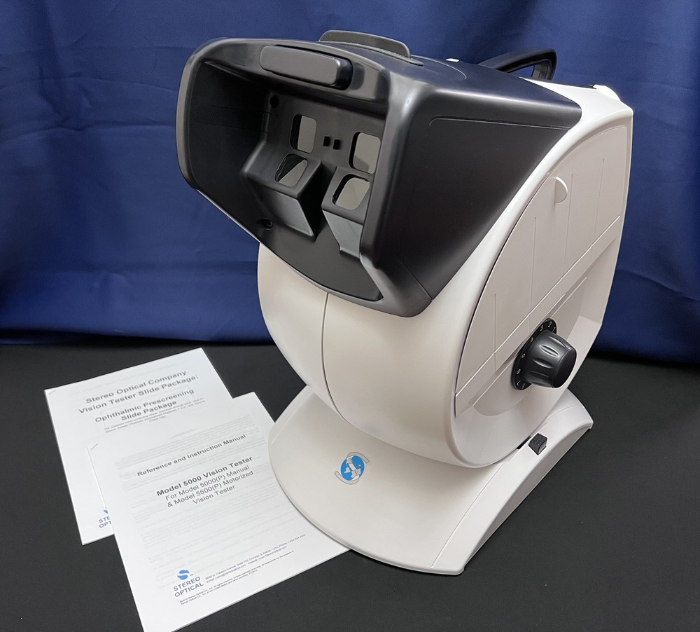 Stereo Optical Optec 5000 Vision Tester w/ Ophthalmic Prescreening Slides