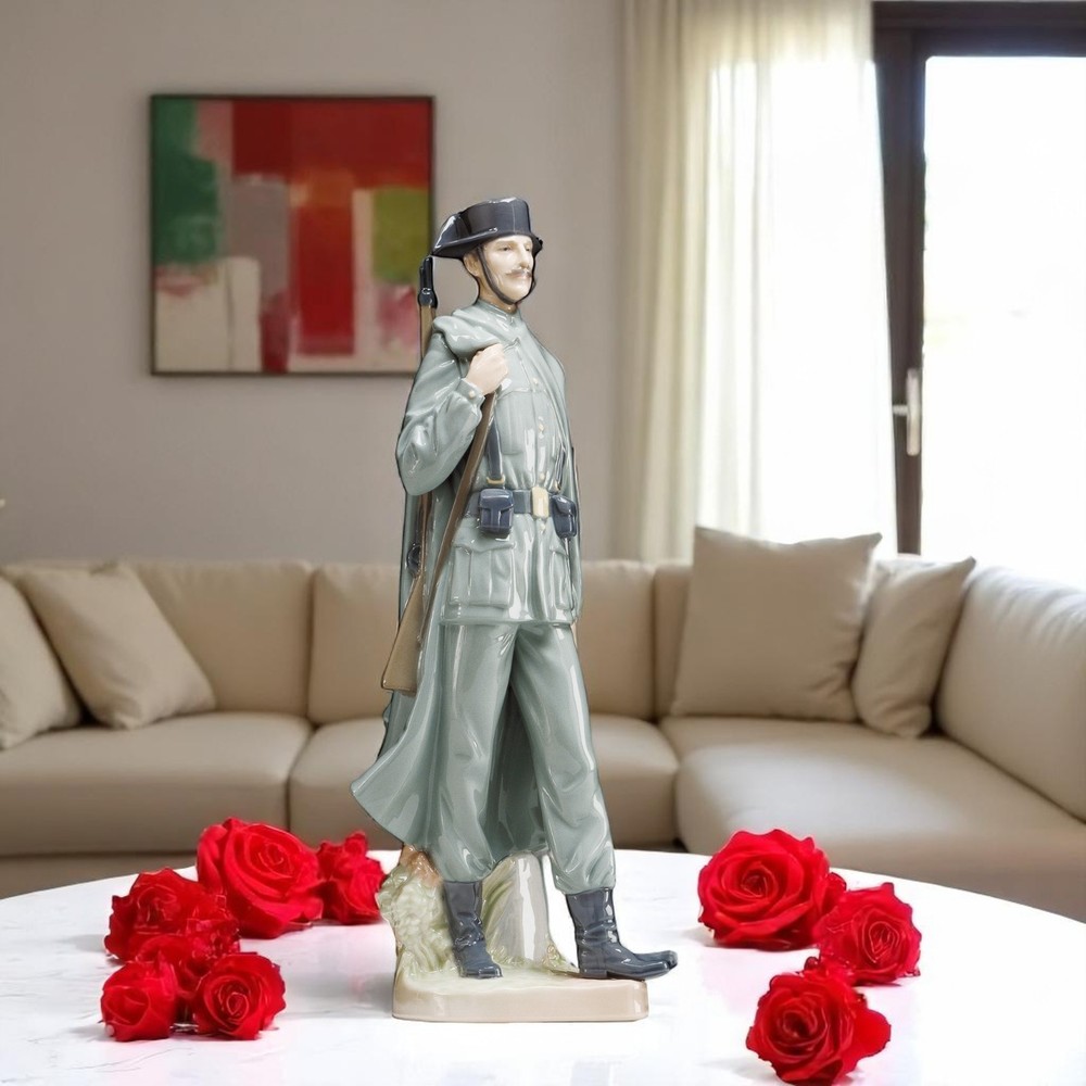 Lladro Retired Spanish Policeman Figurine 01004889 New in Box