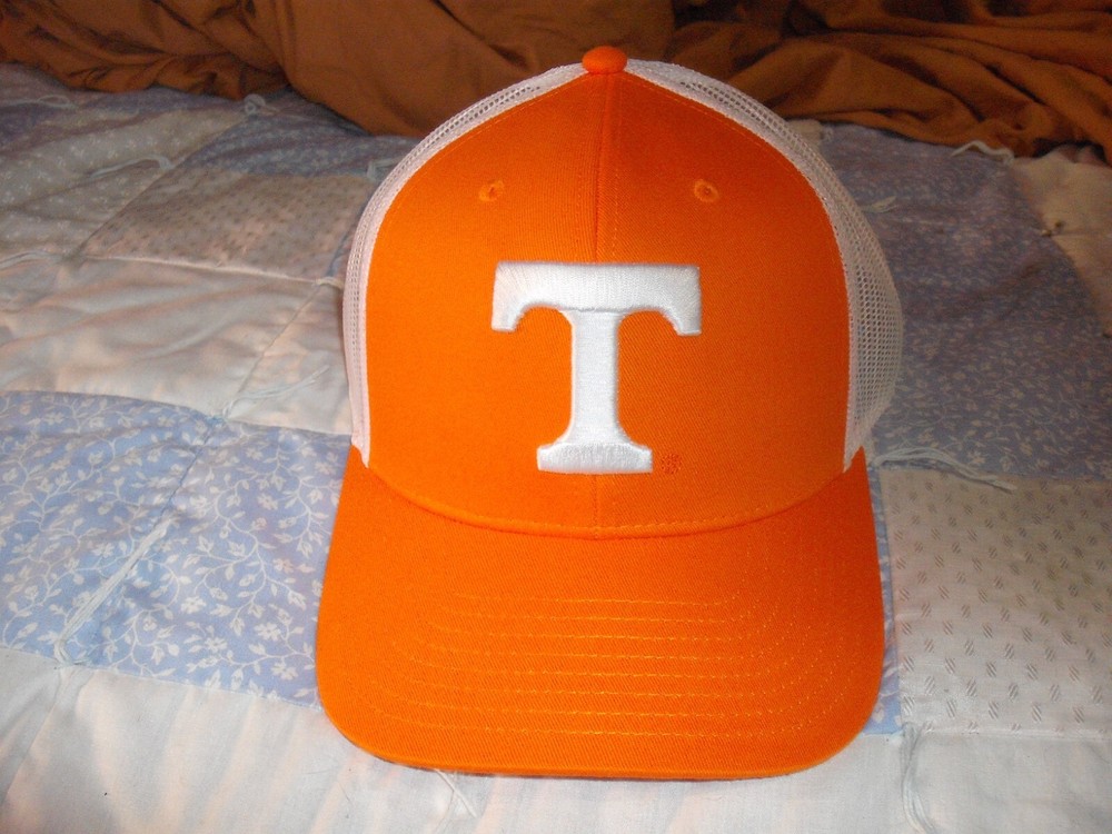 Tennessee Volunteers Snapback Hat in Great Condition - Stylish Vintage Look