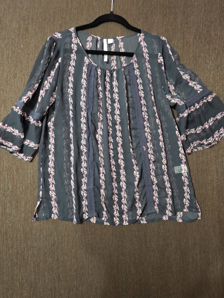 LC Lauren Conrad Women's L Gray Pink White Floral Scoop Neck Lace Chiffon Blouse