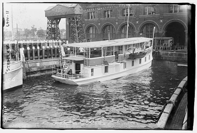 Photo:Stroller Boat Docked at Pier 1900s Bain News Service